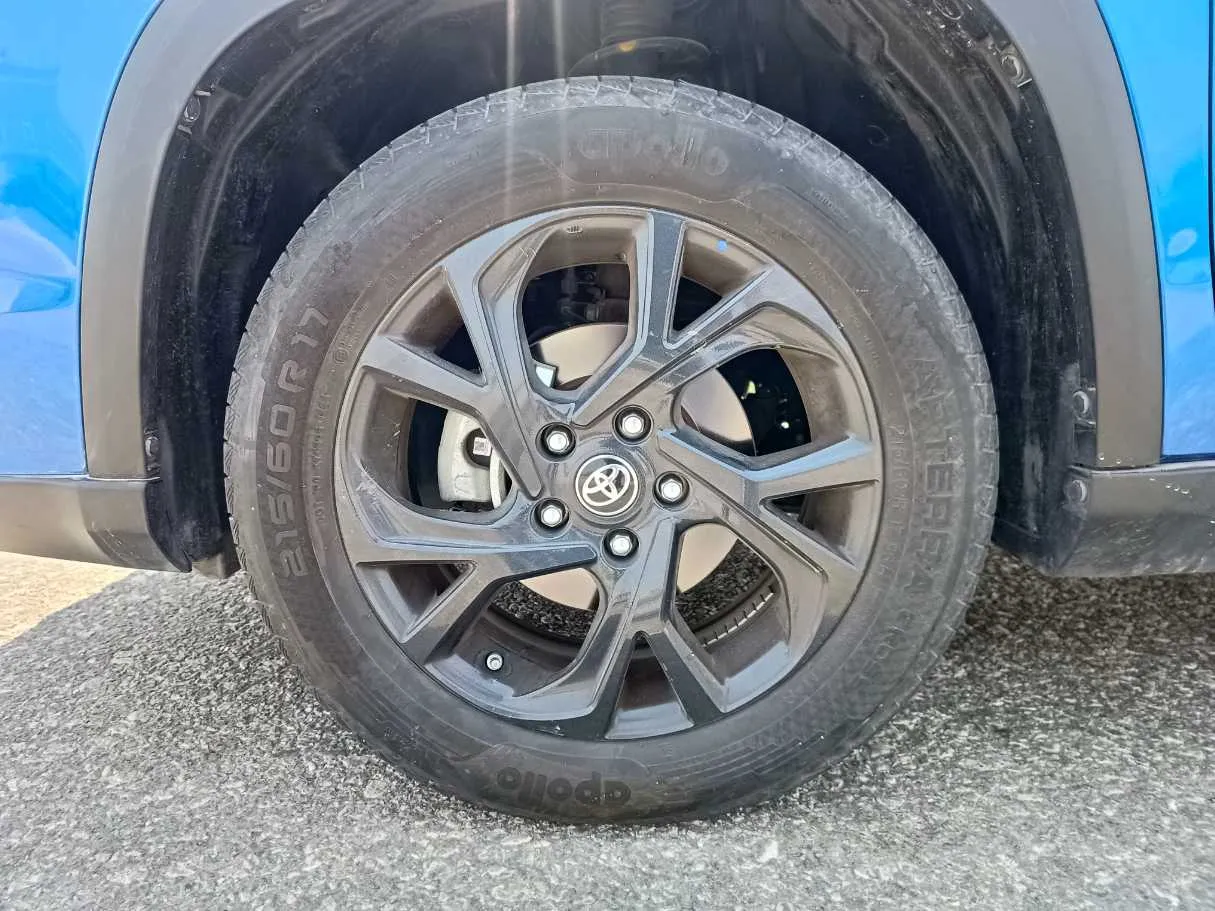 Car image 10