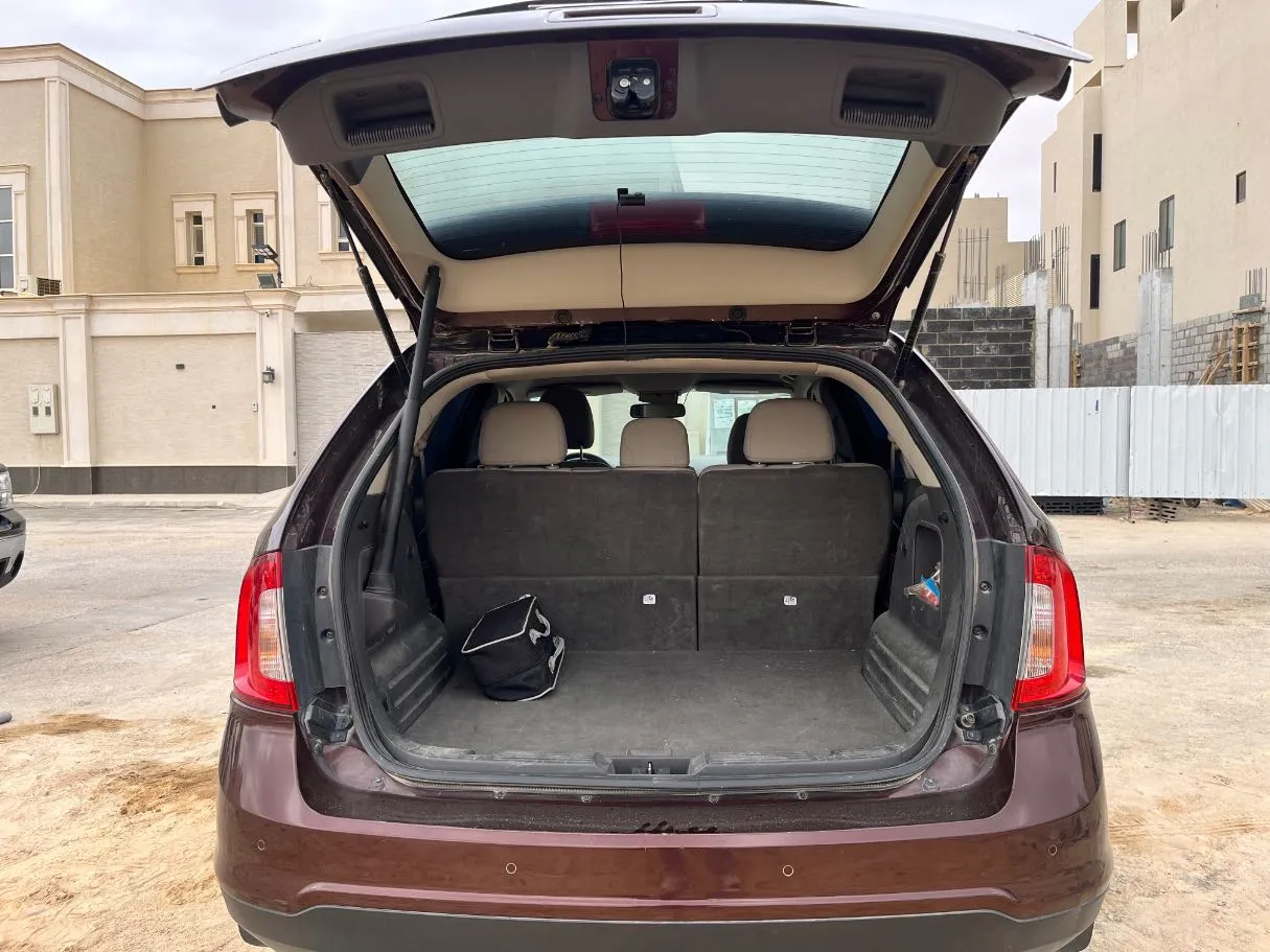 Car image 17