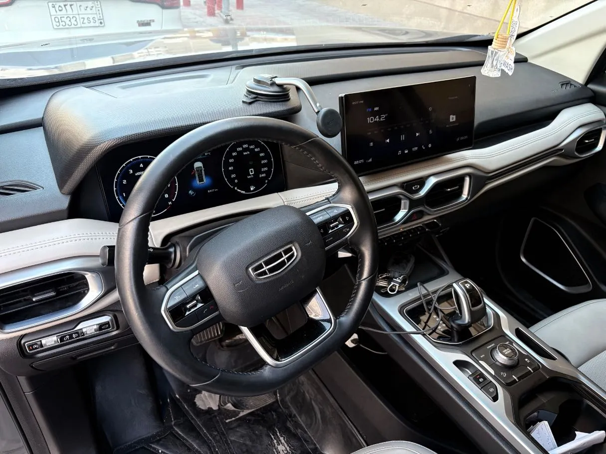Car image 10