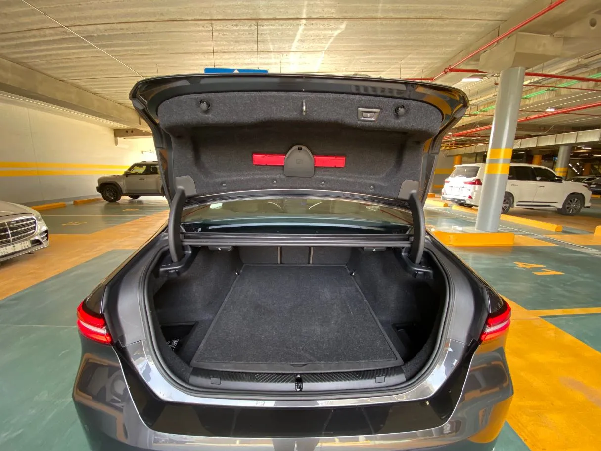Car image 18