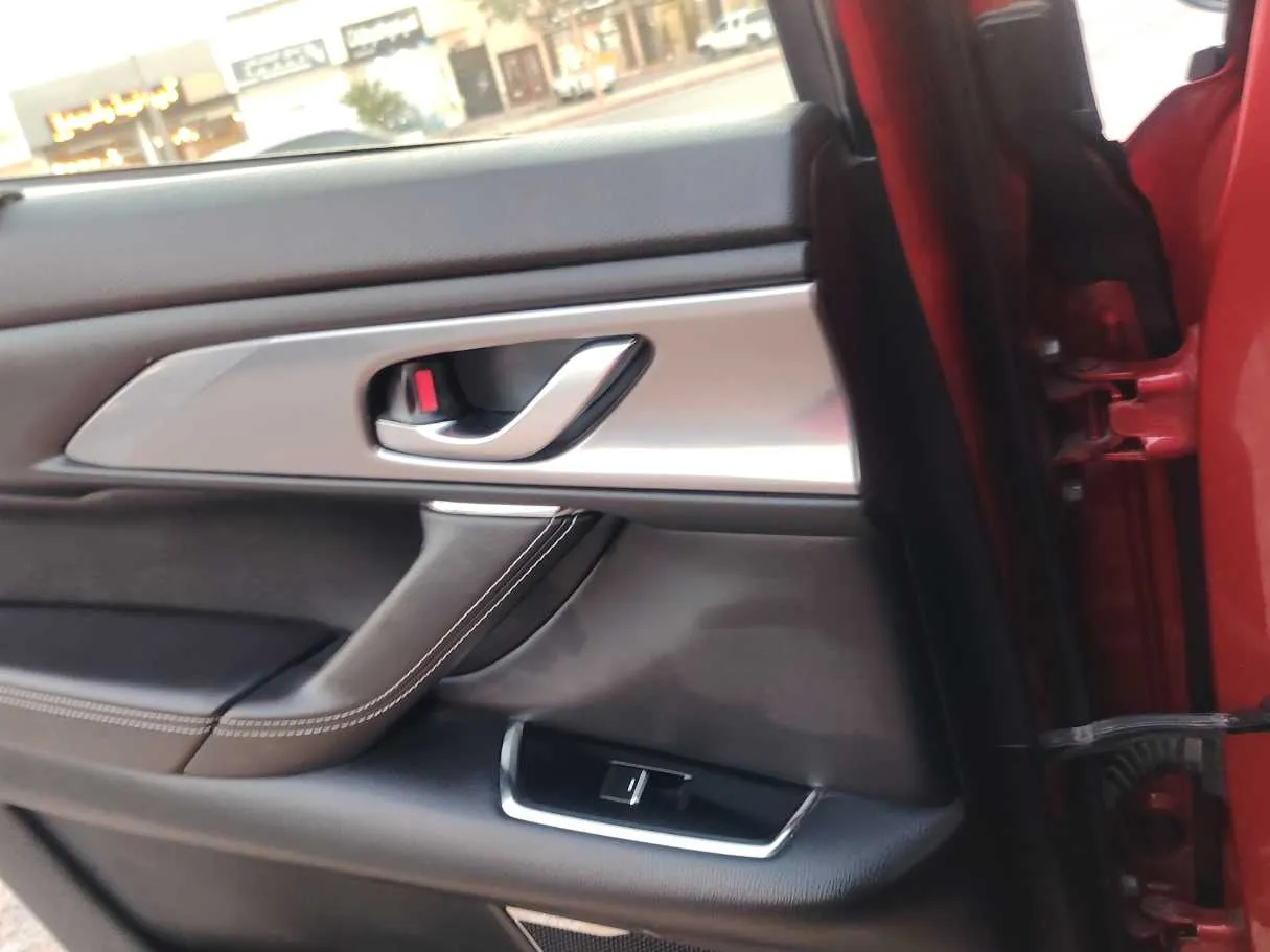 Car image 25