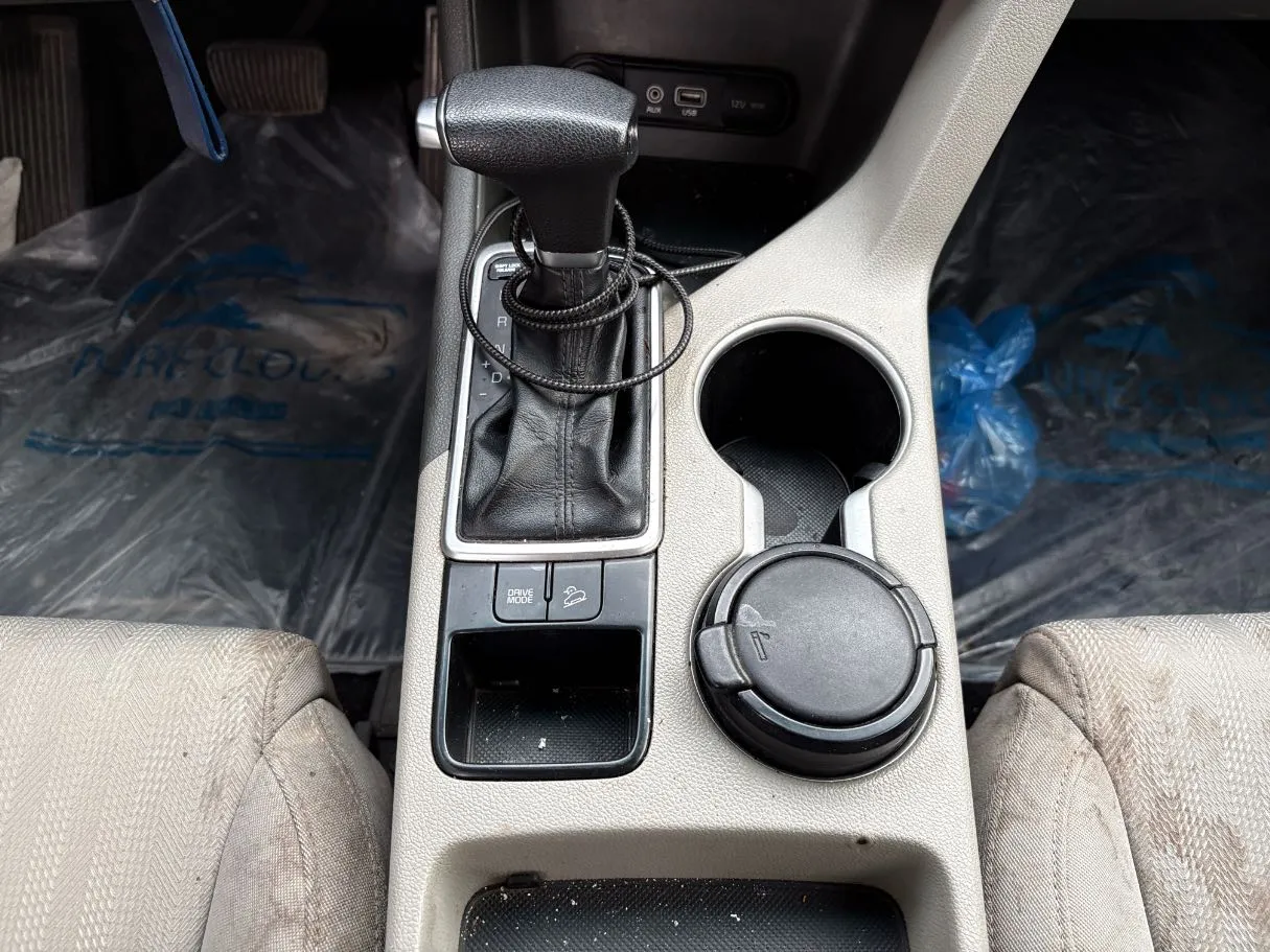 Car image 19