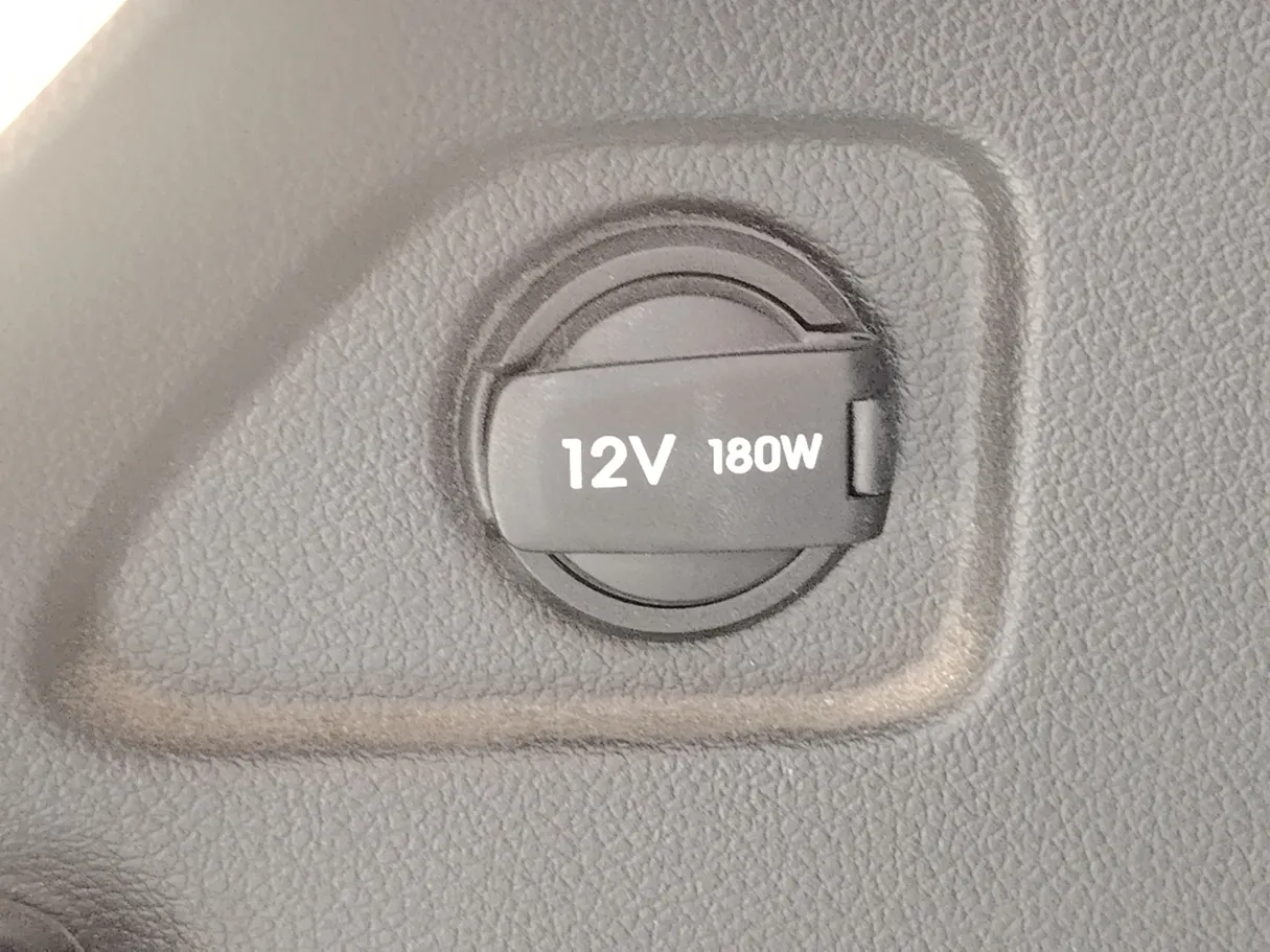 Car image 28
