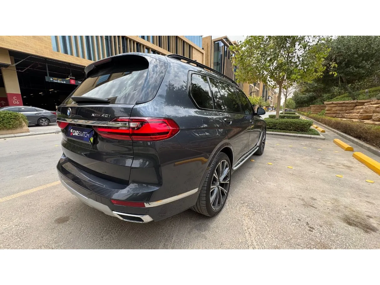 Car image 5