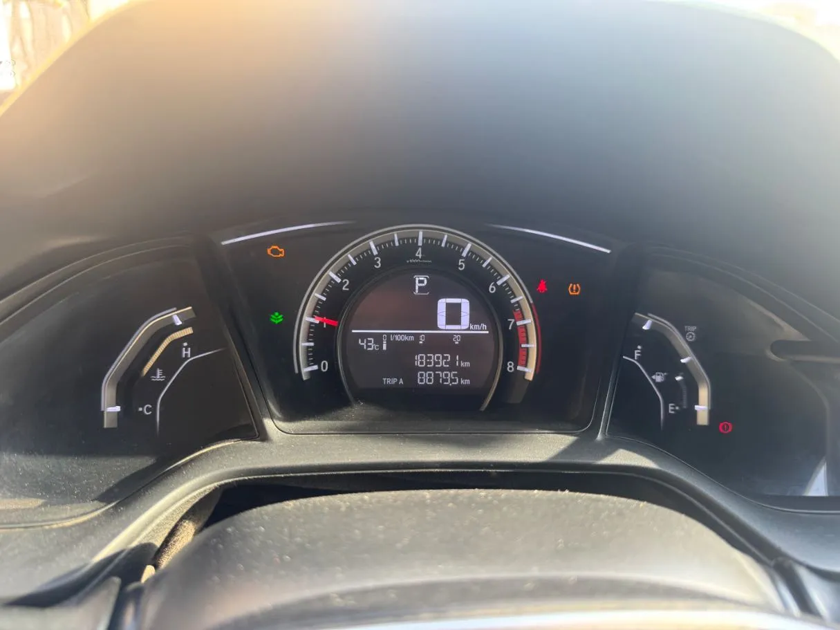 Car image 18