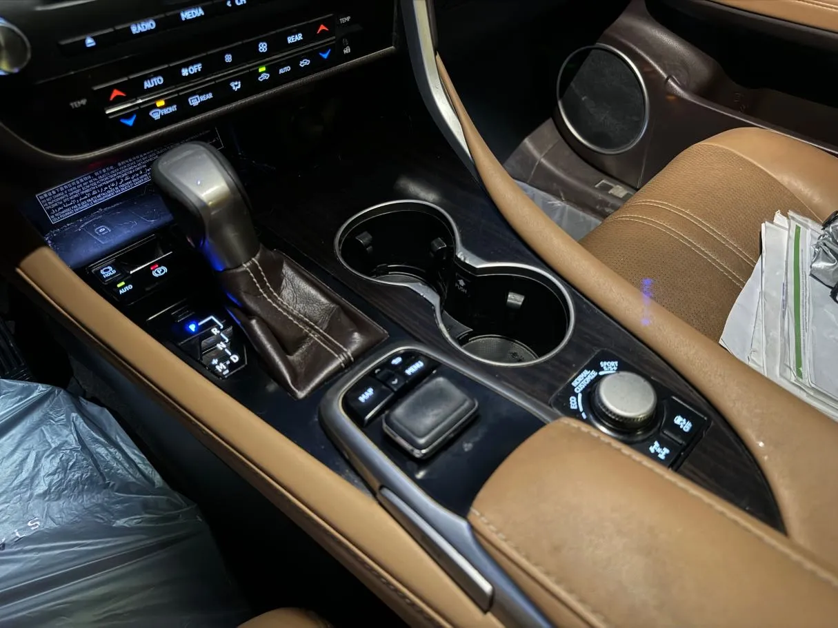 Car image 16