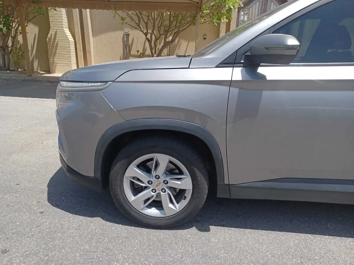 Car image 9