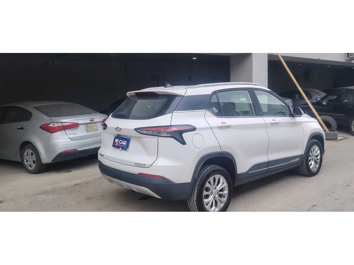 Car image 5