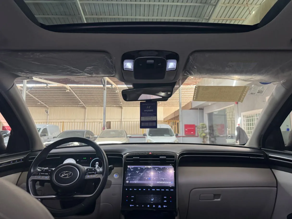 Car image 14