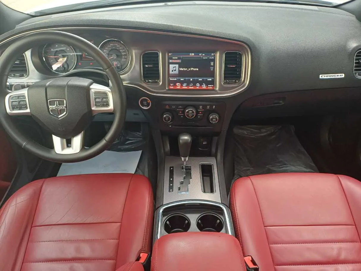 Car image 15