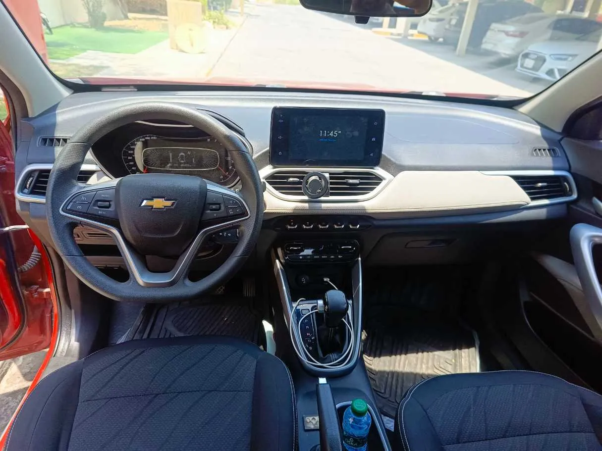 Car image 18