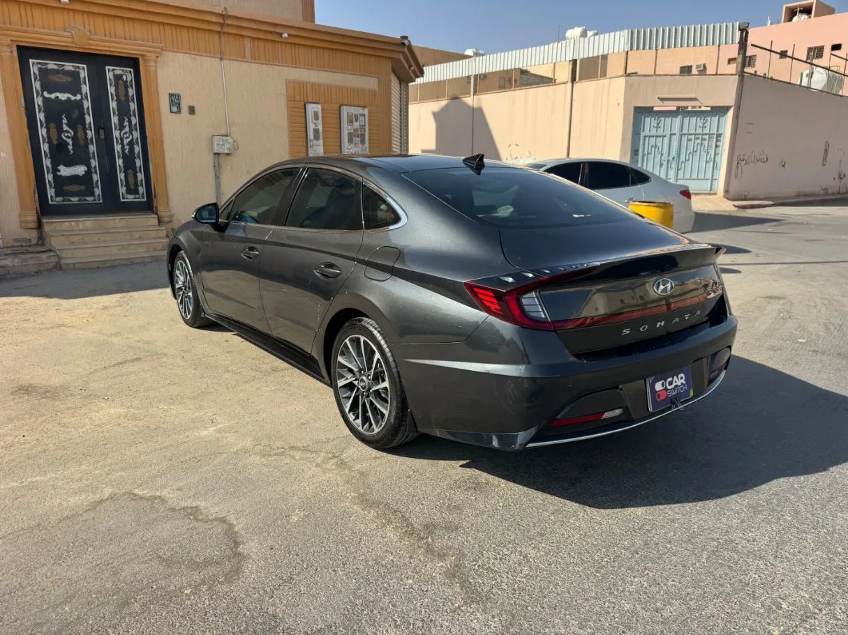 Car image 7