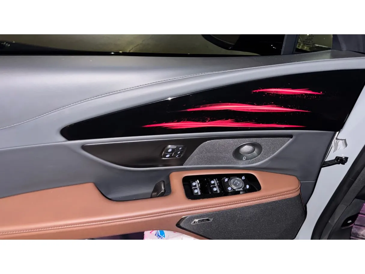 Car image 24