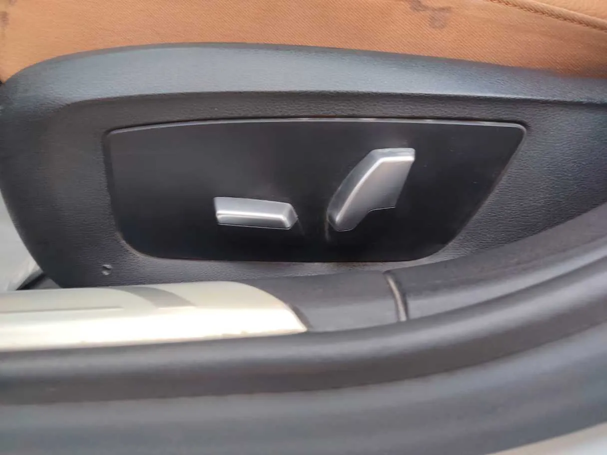 Car image 28