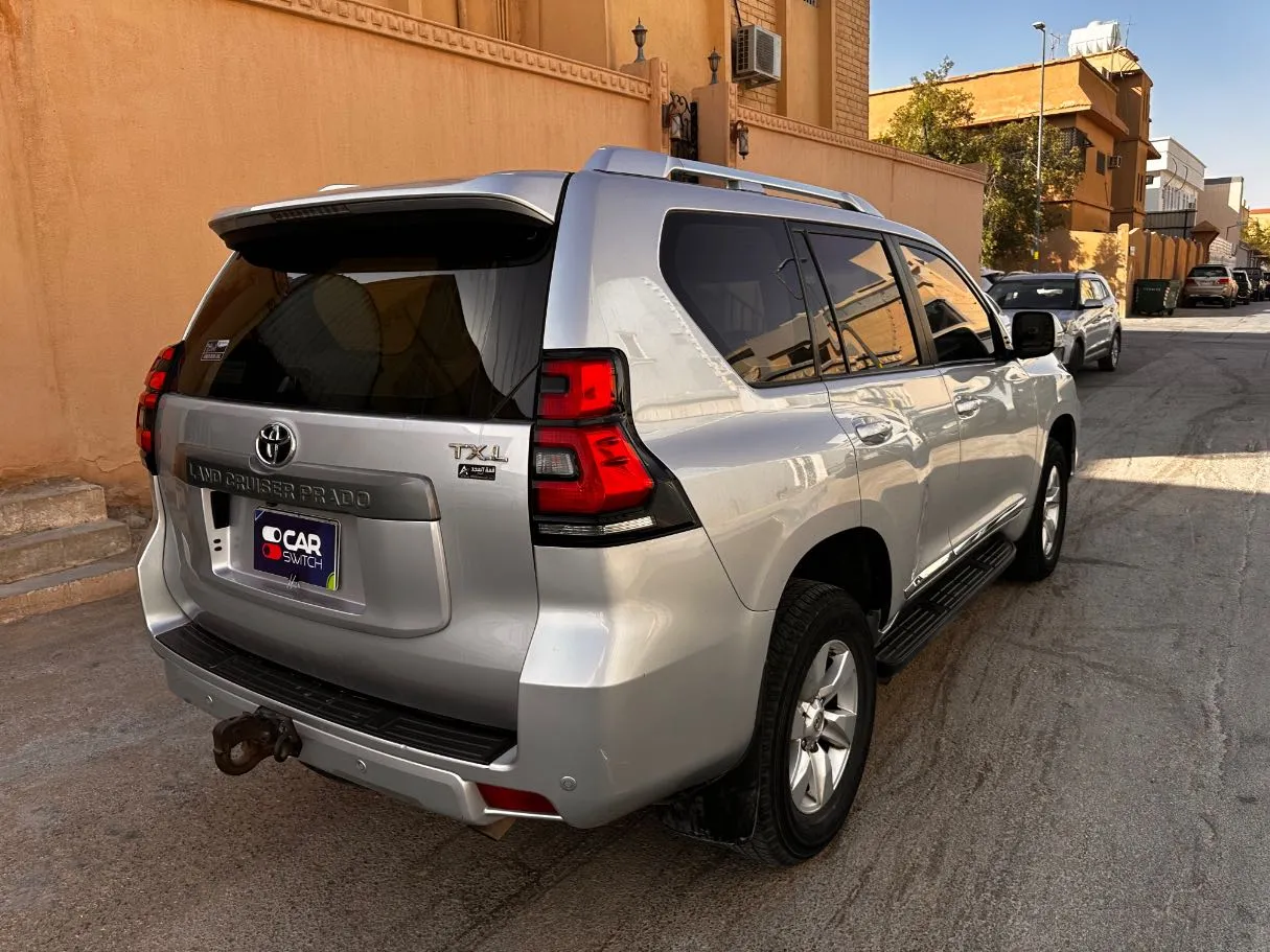 Car image 5