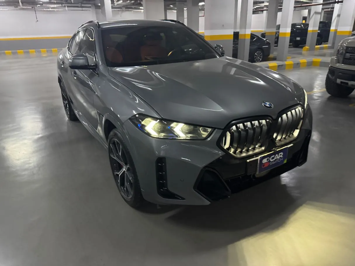 Car image 3