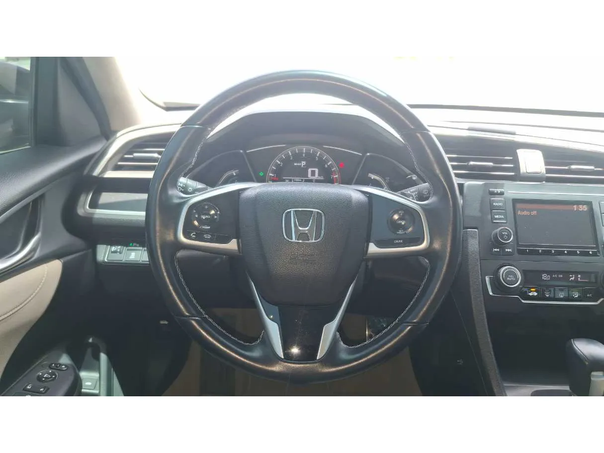 Car image 17
