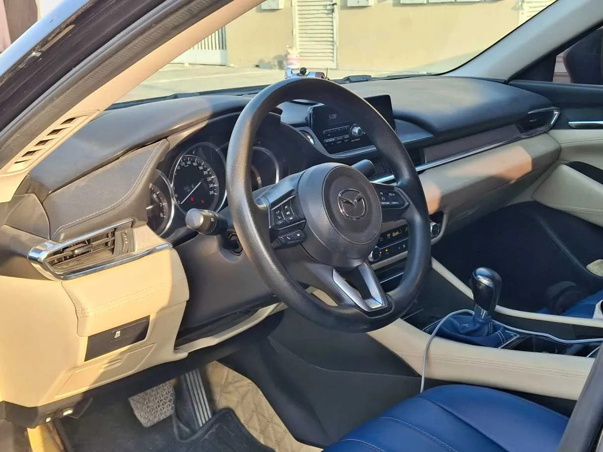 Car image 11