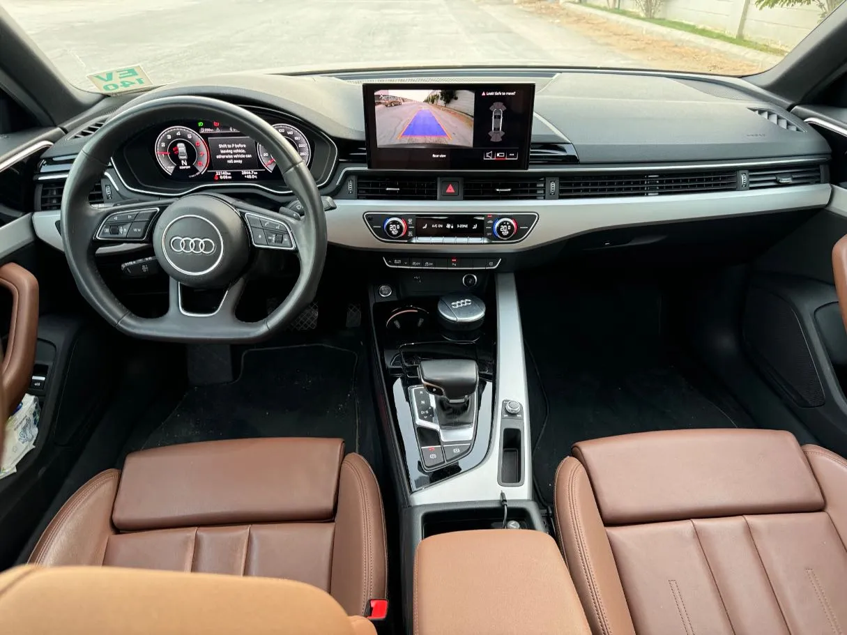 Car image 18