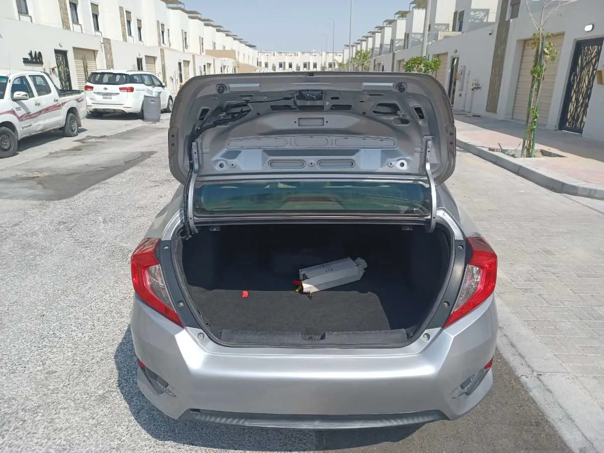 Car image 18