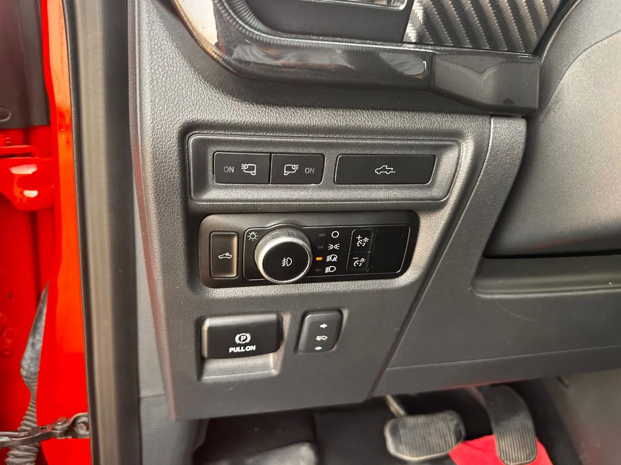 Car image 25