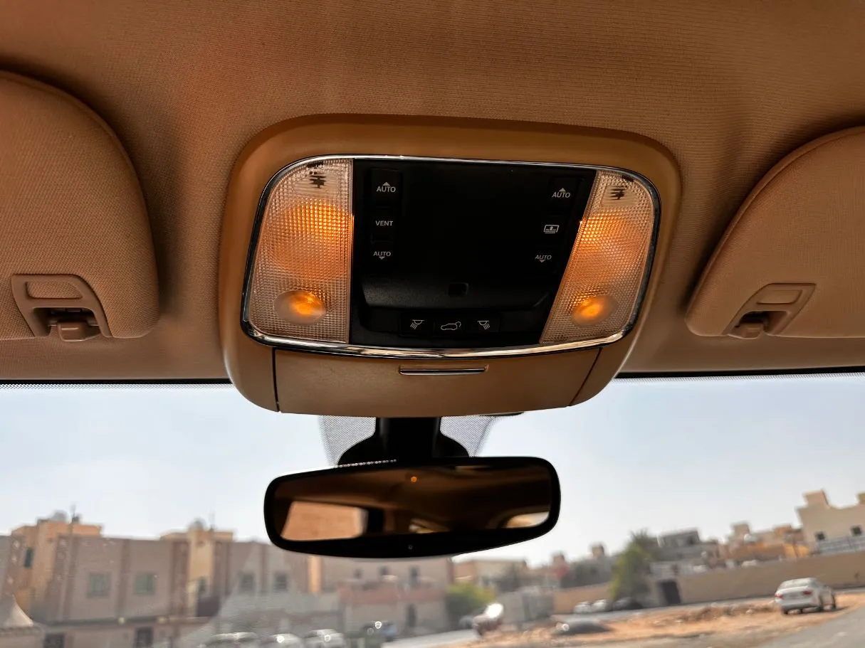 Car image 26