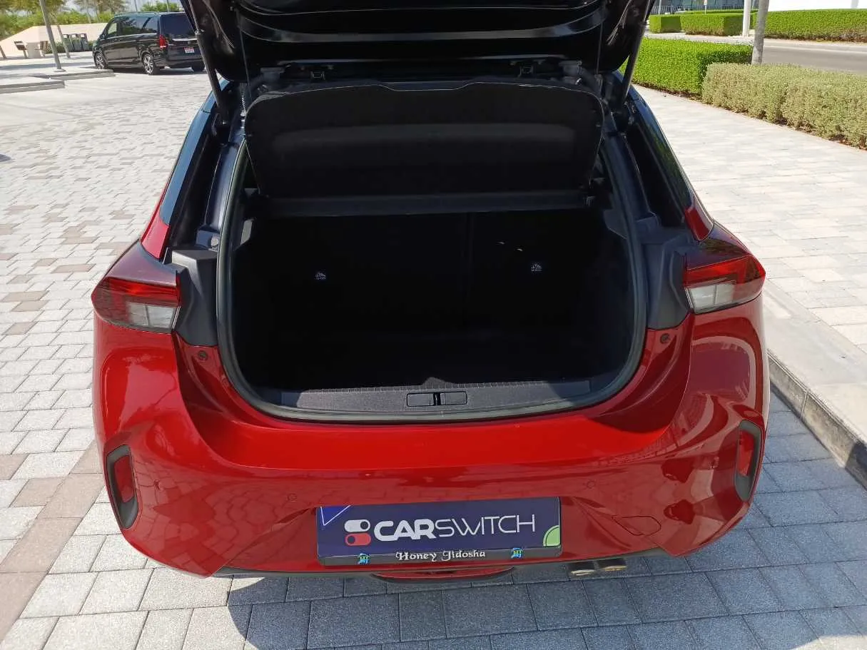 Car image 19