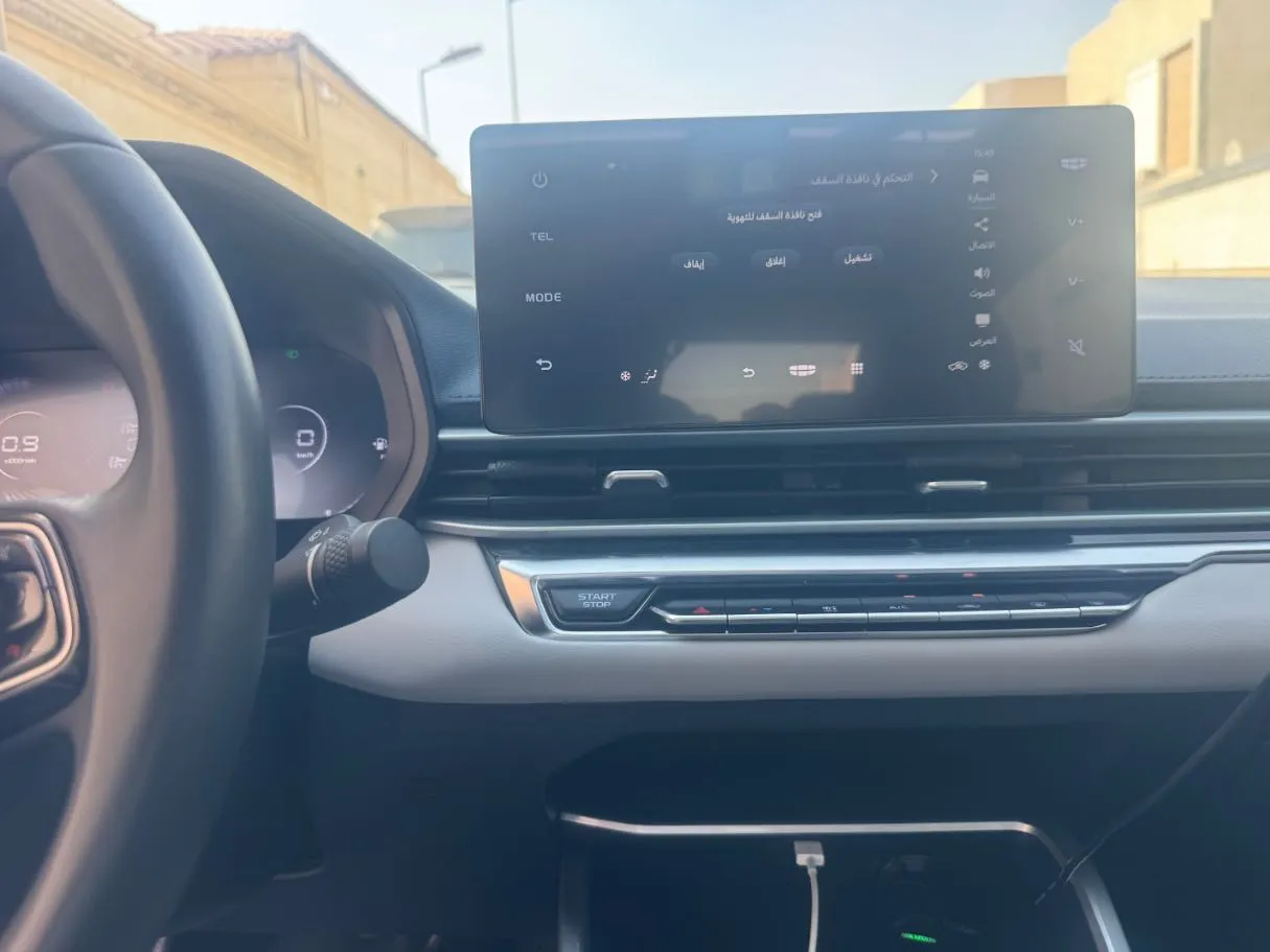 Car image 16