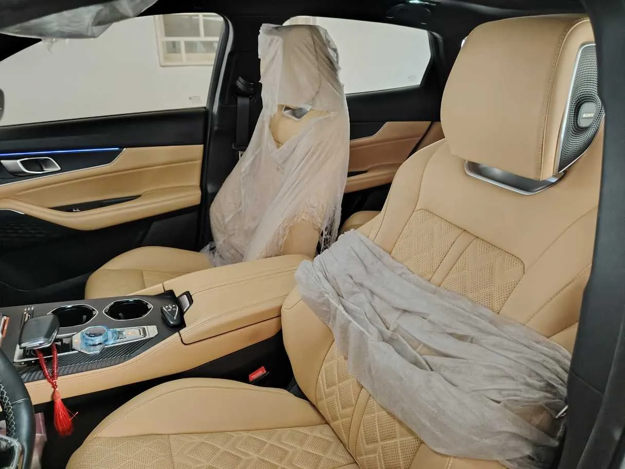 Car image 15