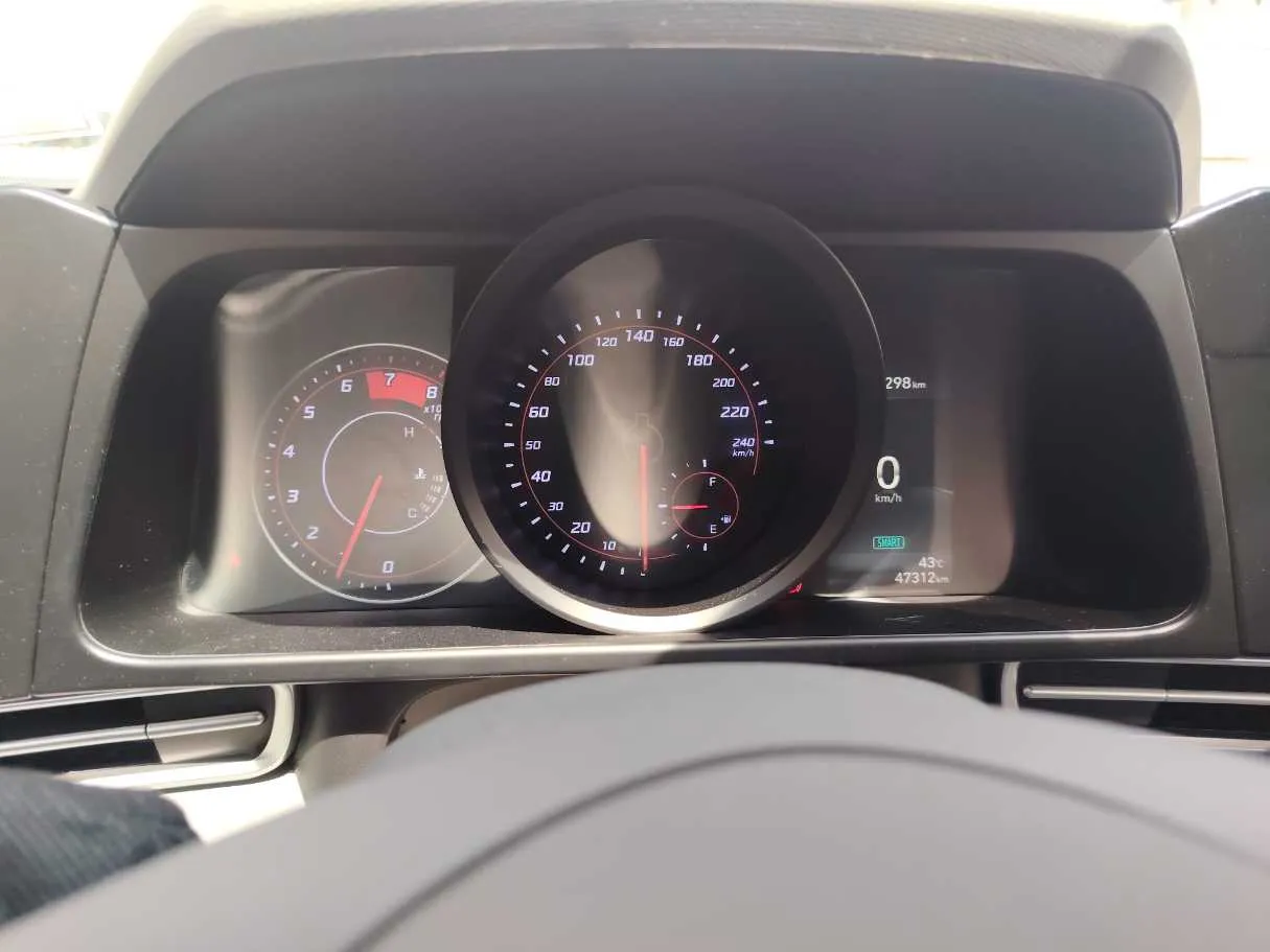 Car image 24