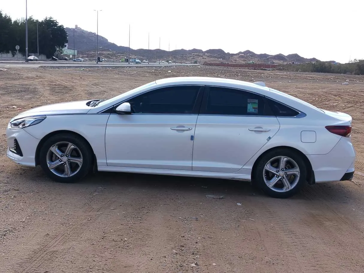Car image 8