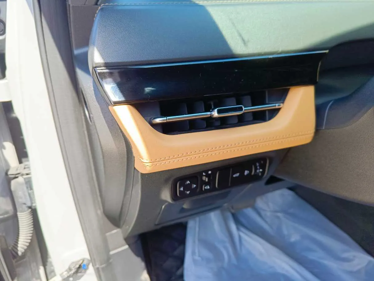 Car image 37