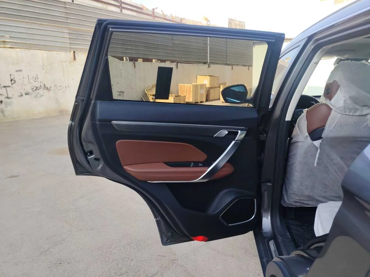 Car image 15