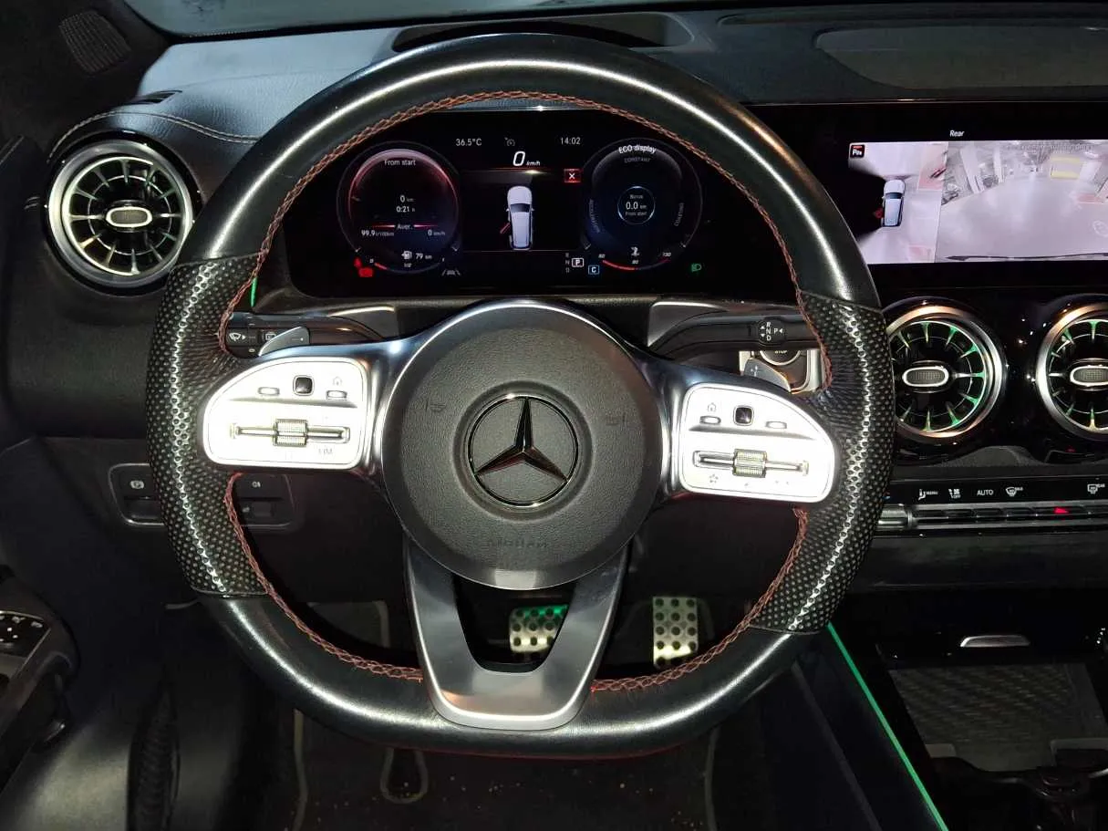 Car image 18