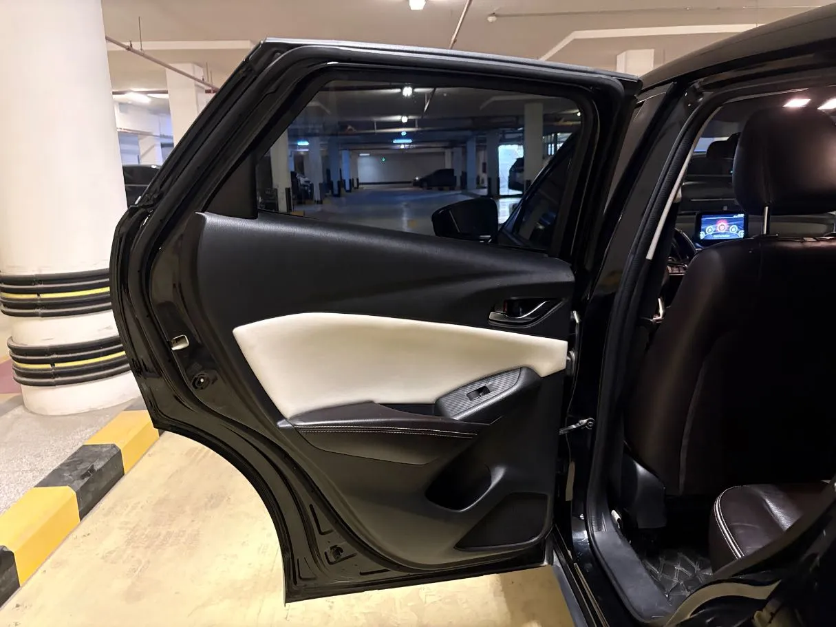 Car image 14