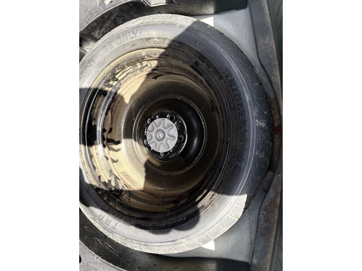Car image 25