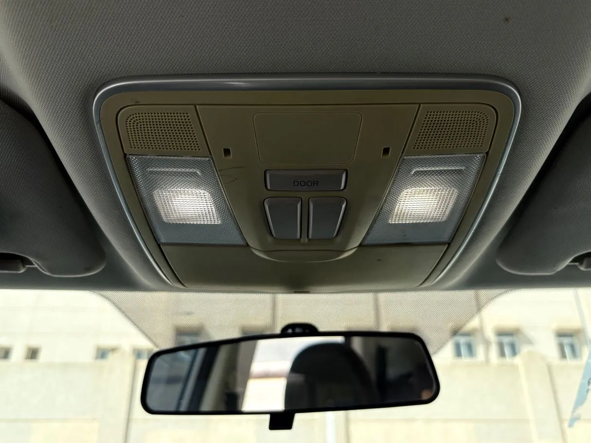 Car image 25