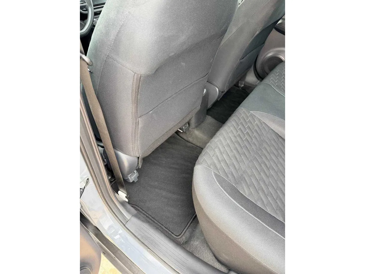 Car image 29