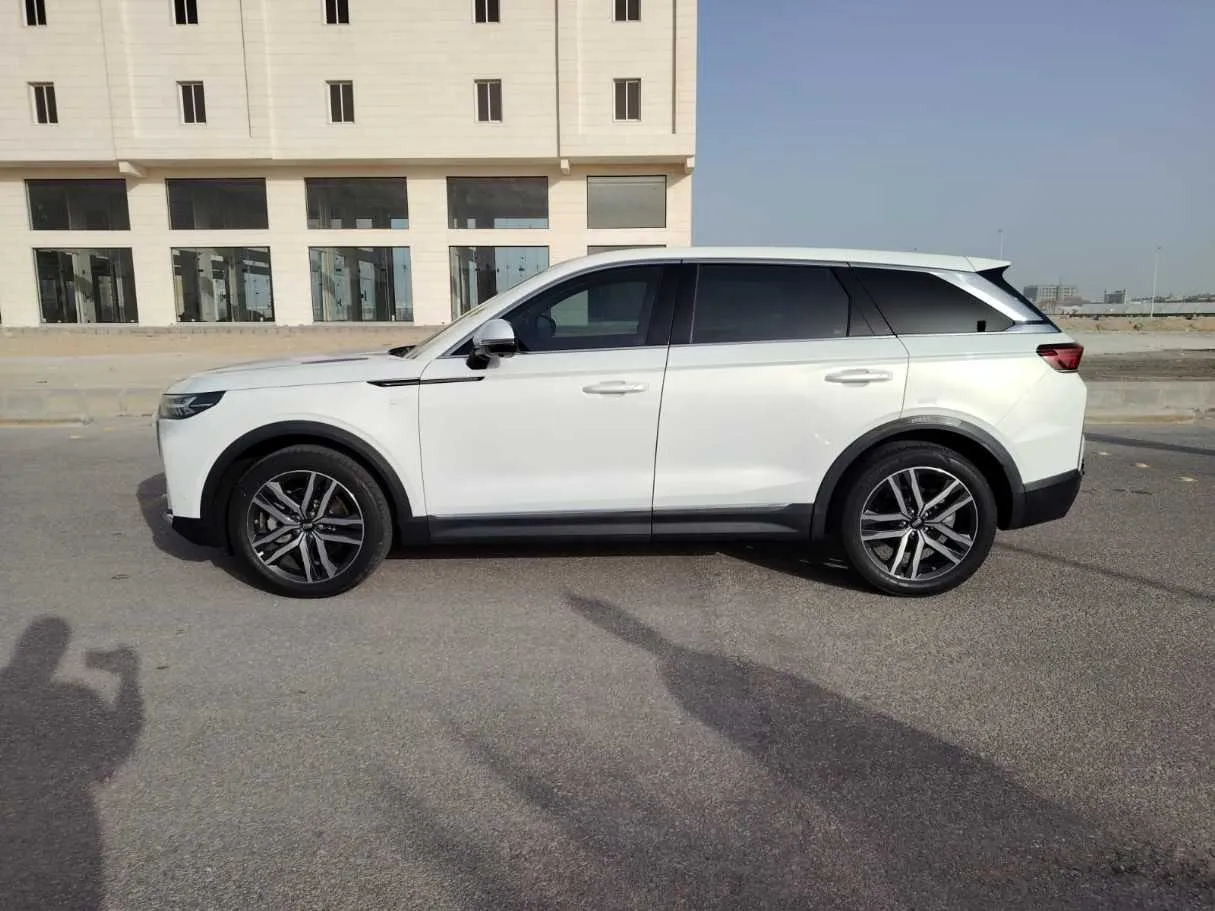 Car image 8