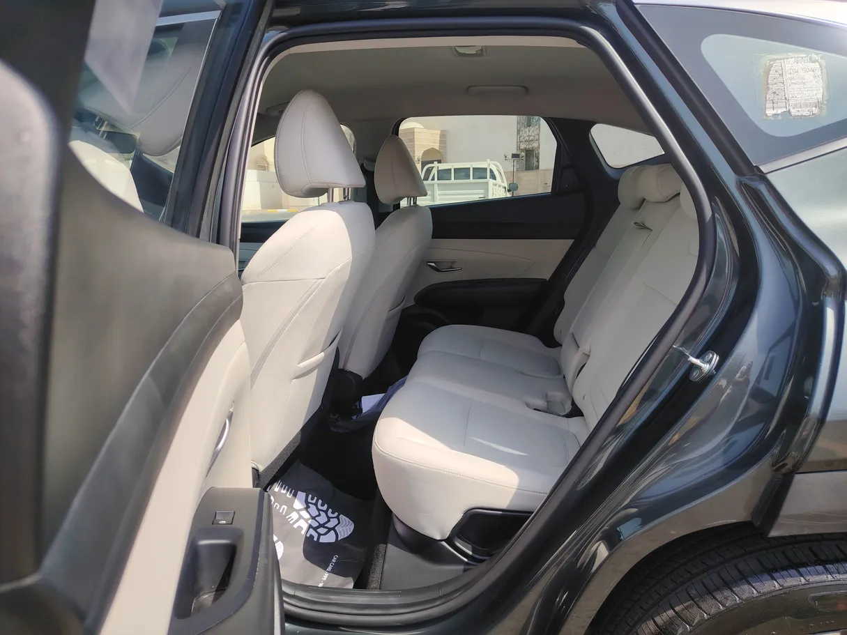 Car image 15