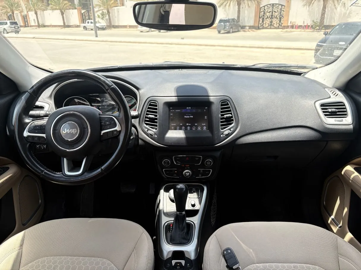 Car image 18