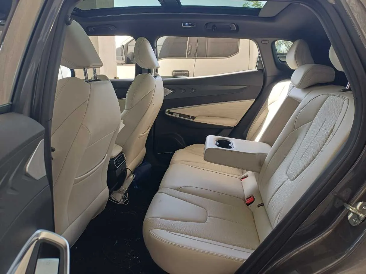 Car image 13