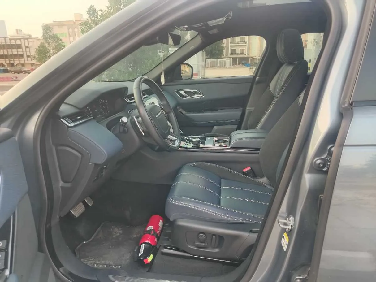 Car image 13