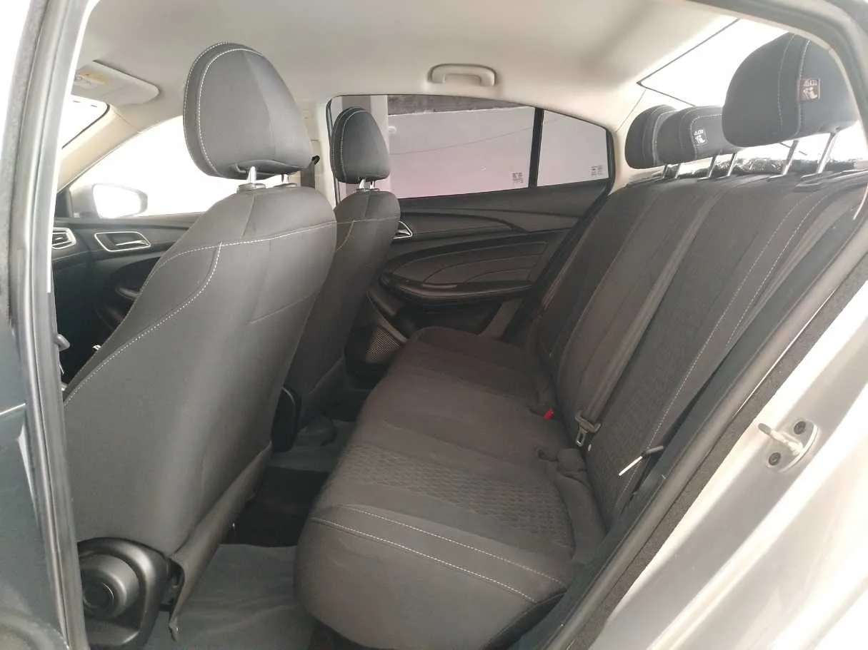 Car image 18