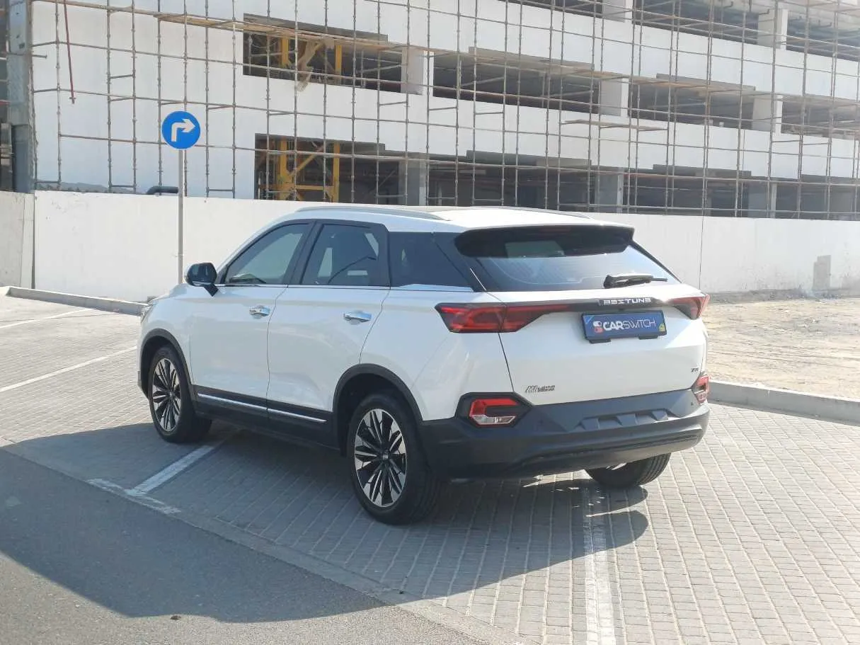 Car image 7
