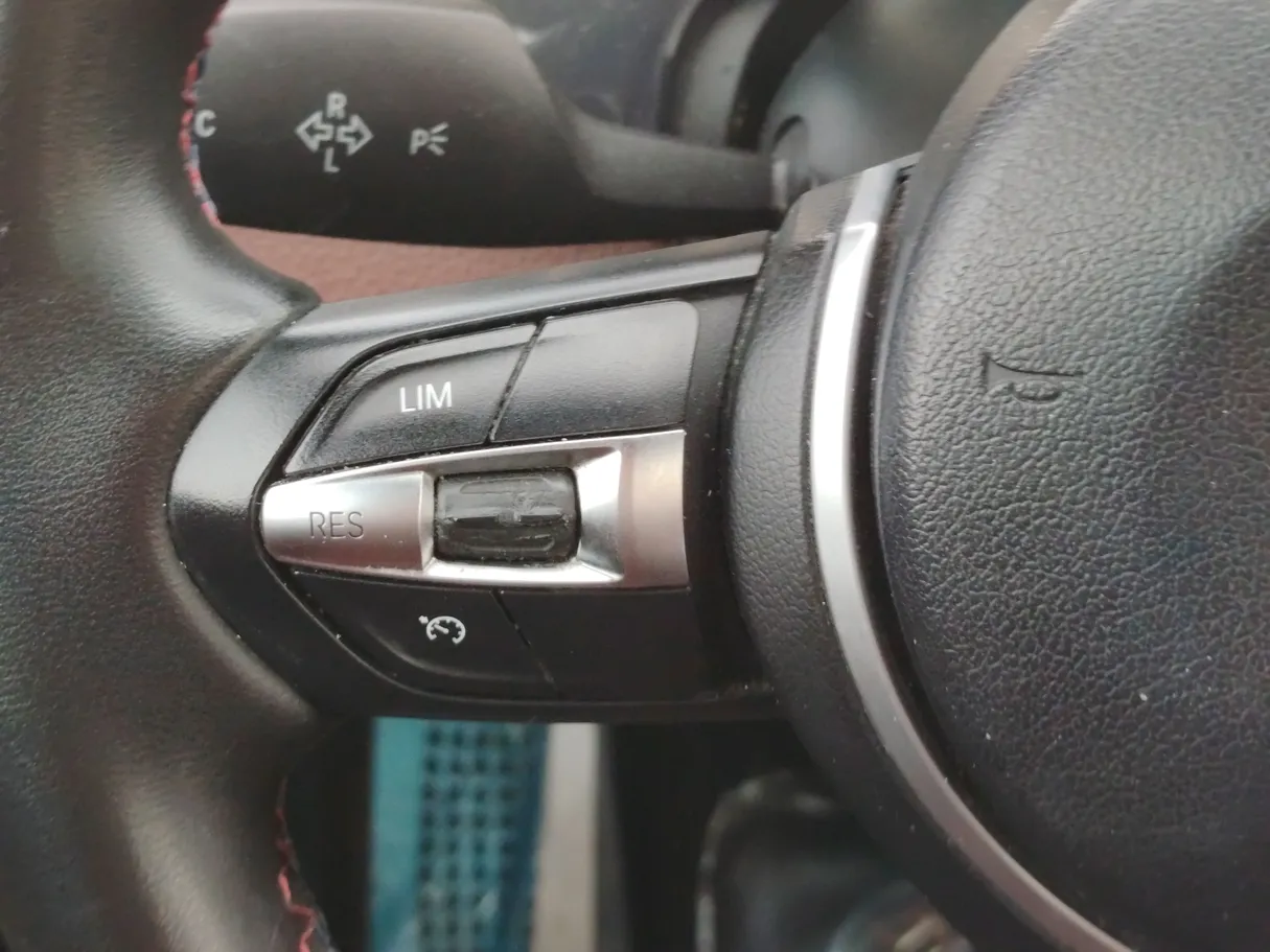 Car image 27