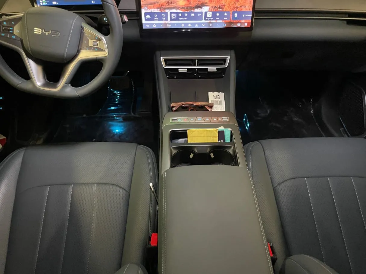 Car image 18