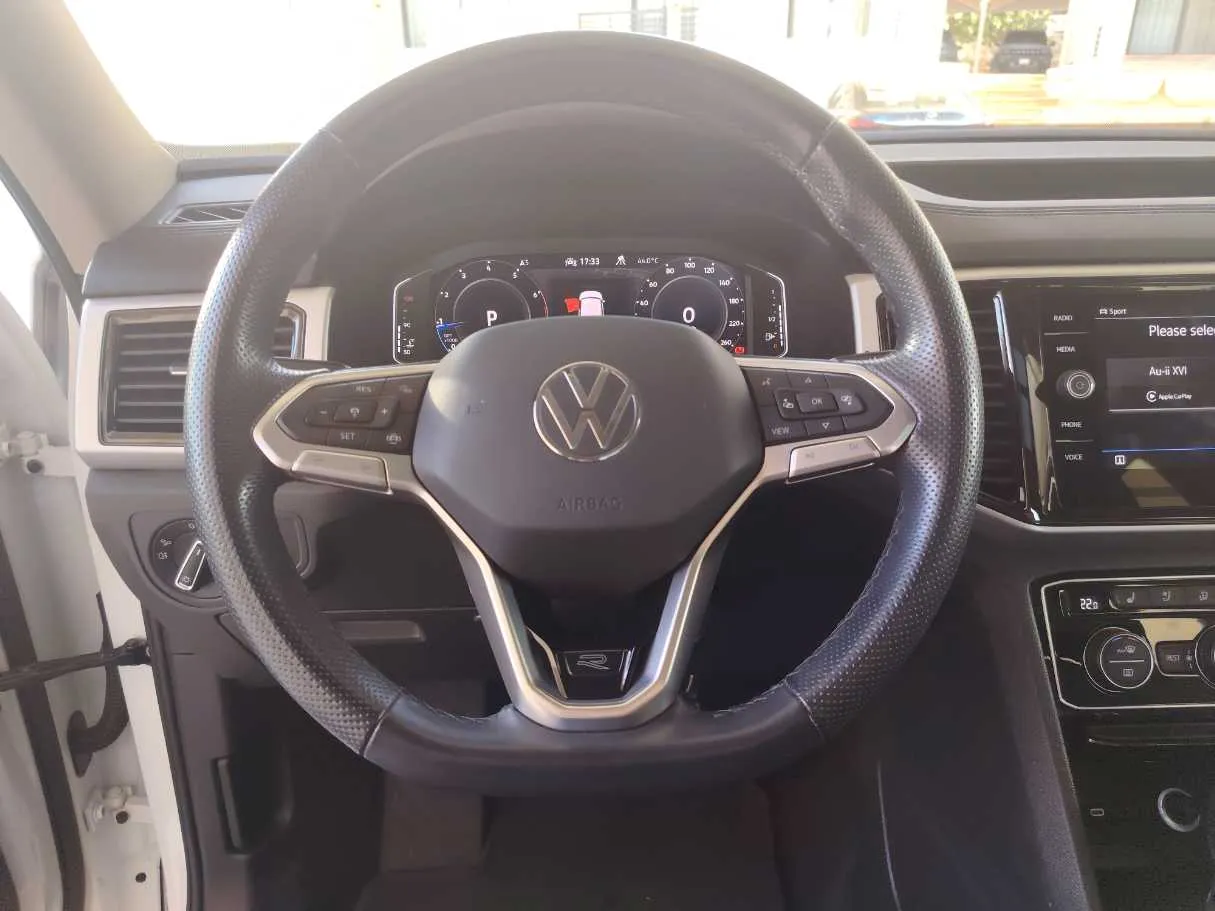 Car image 26