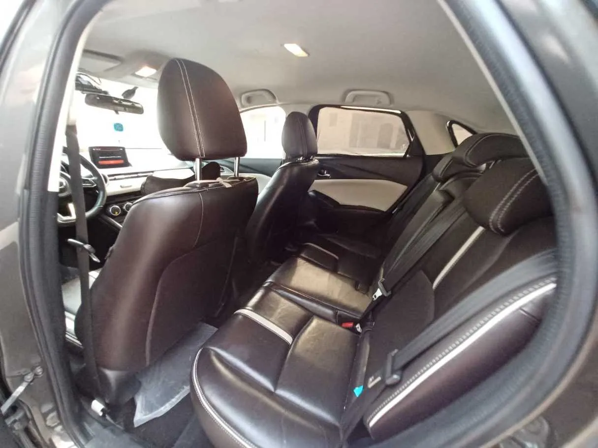 Car image 11
