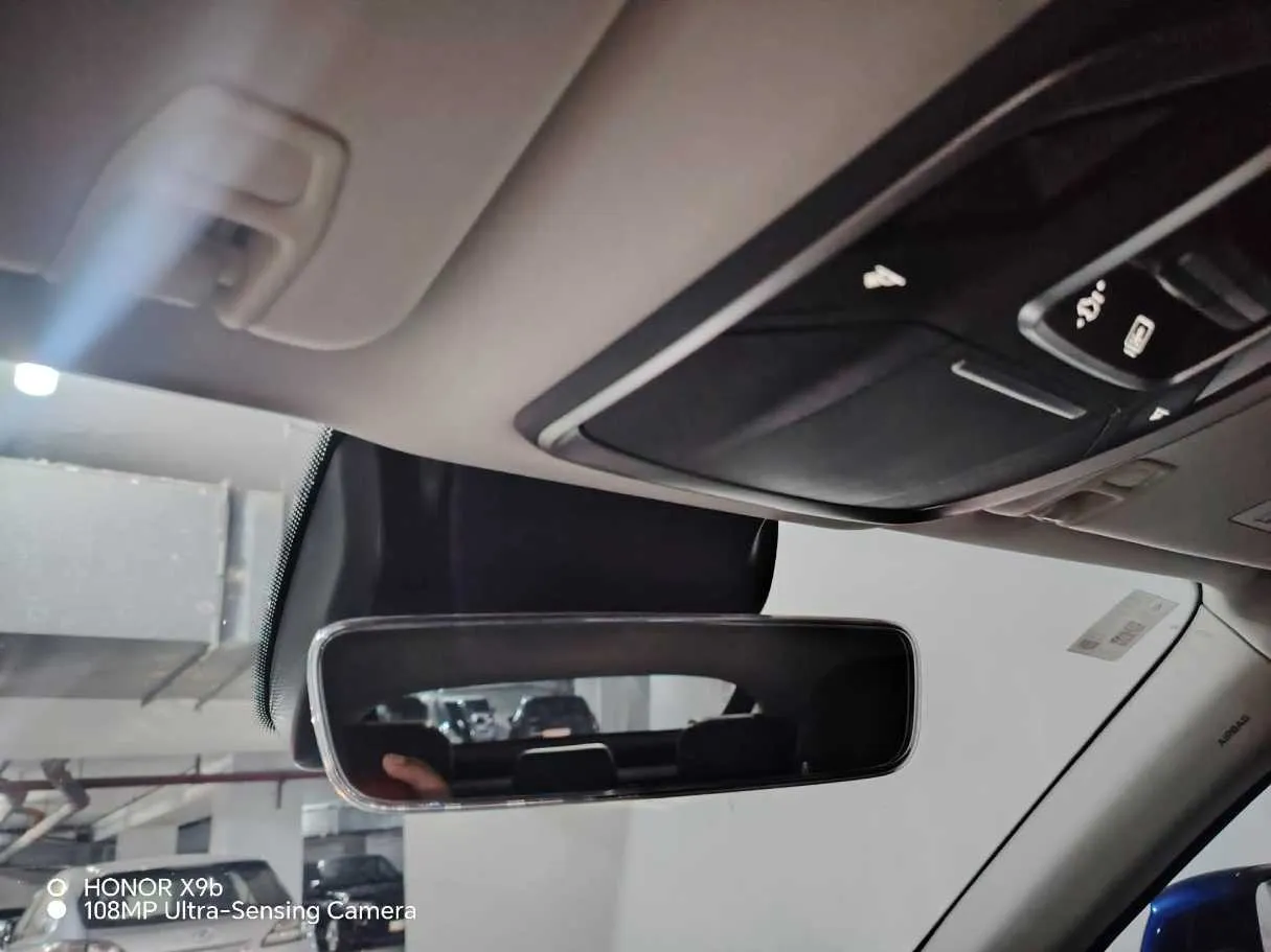 Car image 40
